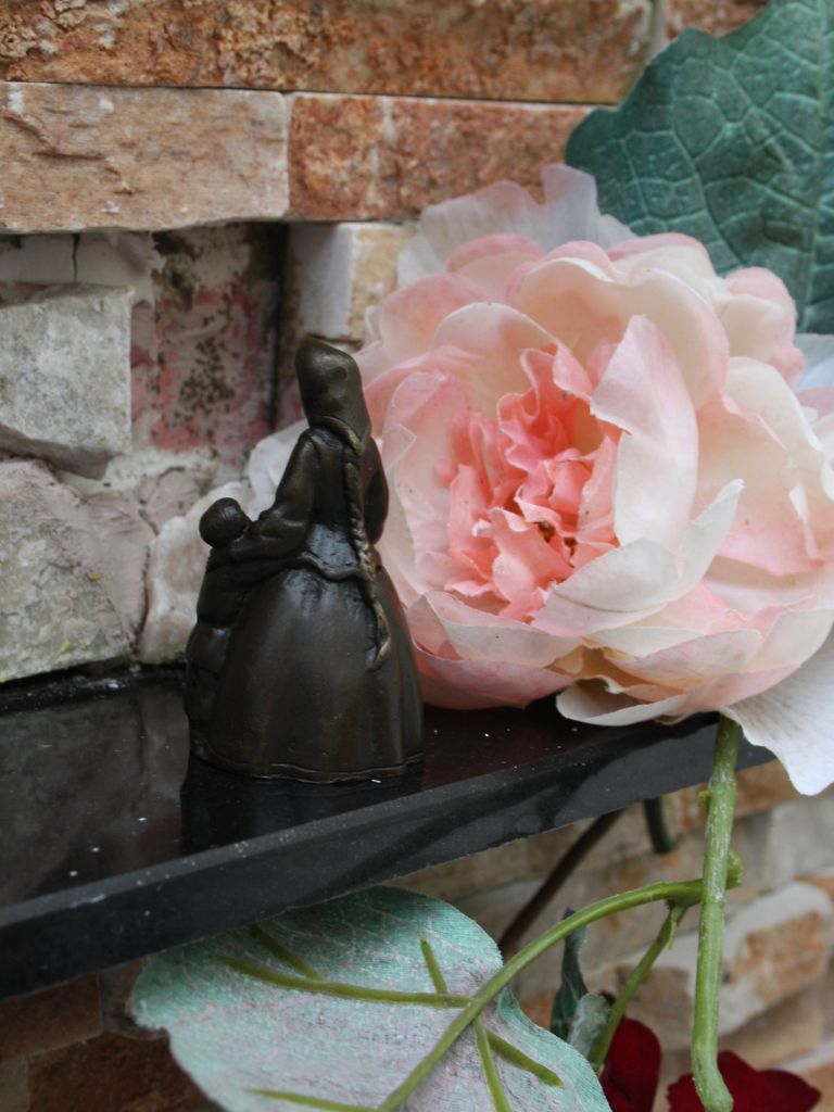 Bronzen Beeld - Non met kind