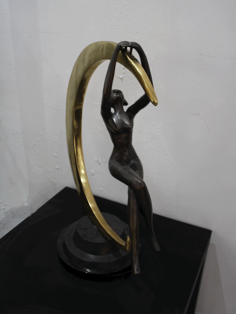 Bronzen Beeld - Maandanser