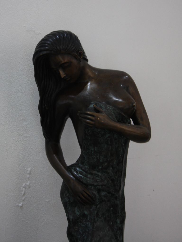 Bronzen Beeld - Vrouw met Jurk