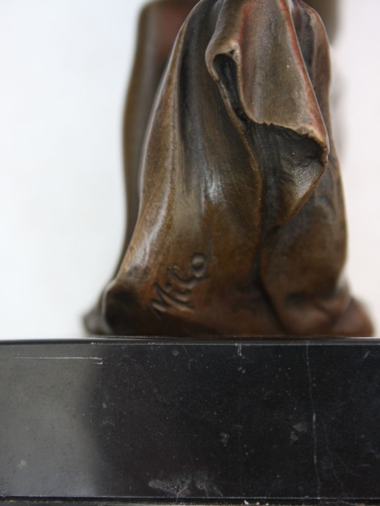 Bronzen Beeld - Zittende Dame - Miguel Fernando Lopez