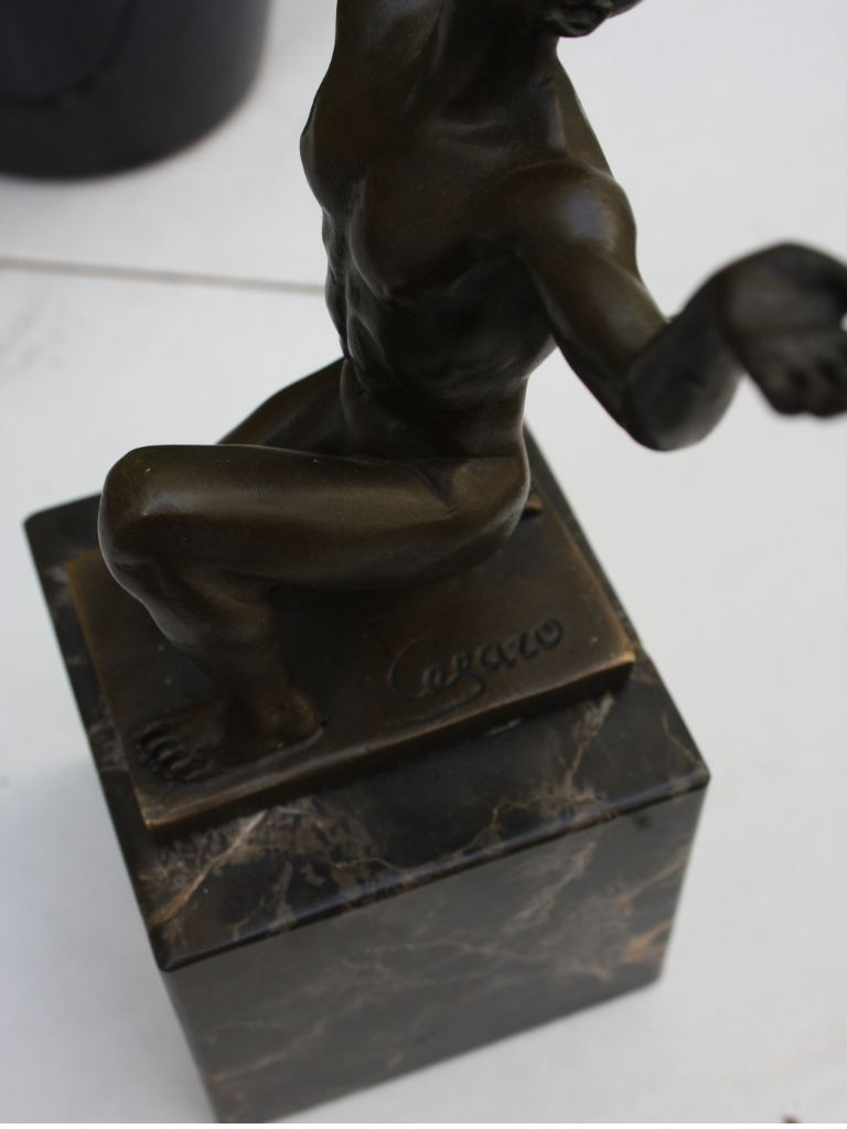 Bronzen Beeld - Geknielde Man