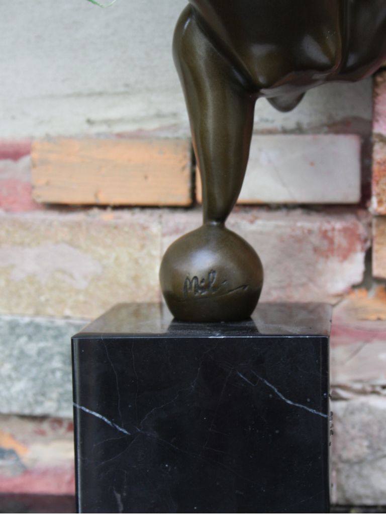 Bronzen Beeld - Dikke Dame