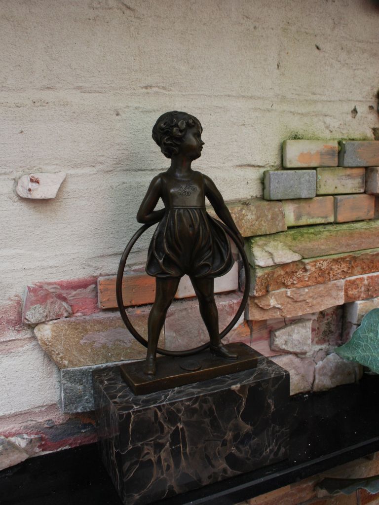 Bronzen Beeld - Kind met Hoepel