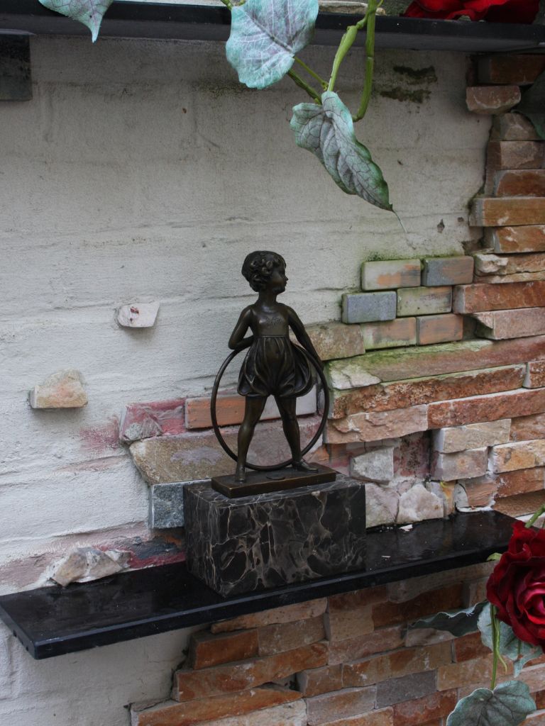 Bronzen Beeld - Kind met Hoepel