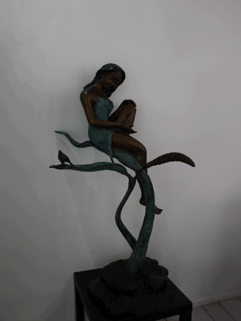 Bronzen Beeld - Kind op Blad