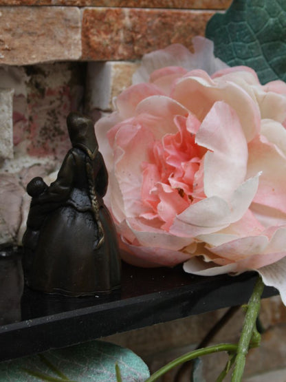 Bronzen Beeld - Non met kind