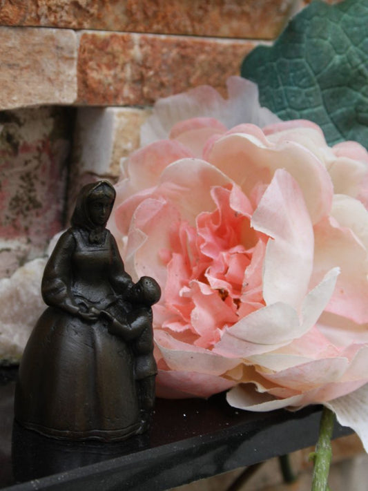 Bronzen Beeld - Non met kind