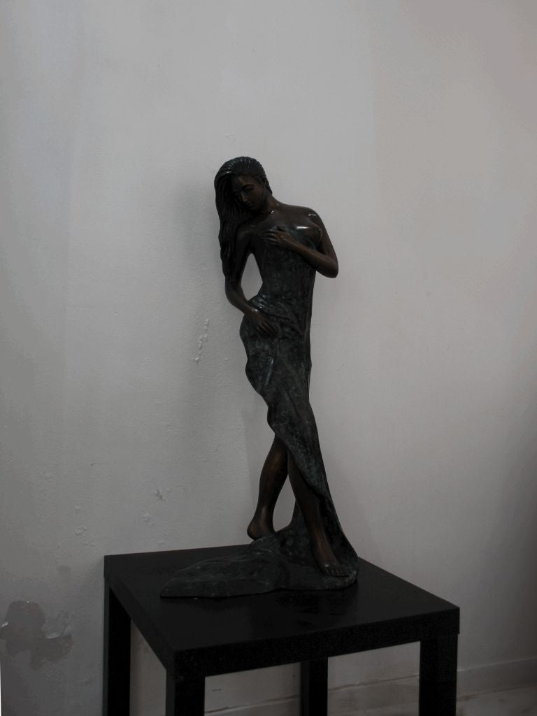 Bronzen Beeld - Vrouw met Jurk