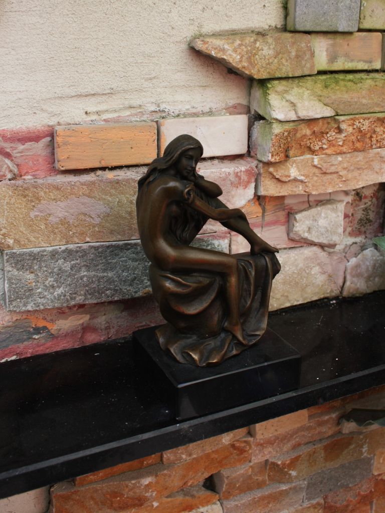 Bronzen Beeld - Zittende Dame - Miguel Fernando Lopez