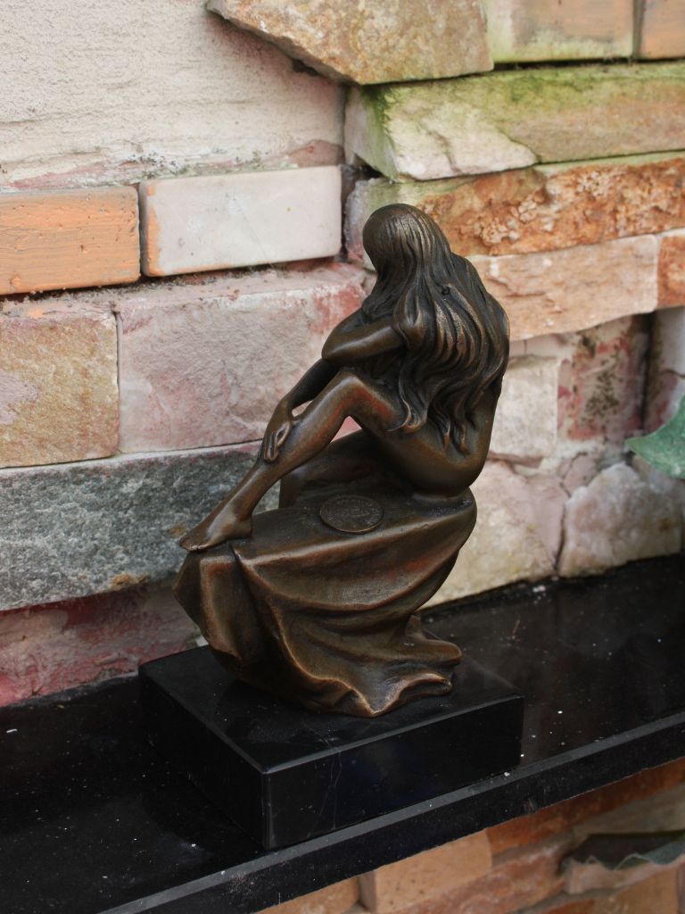 Bronzen Beeld - Zittende Dame - Miguel Fernando Lopez