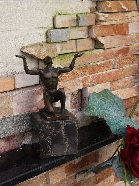 Bronzen Beeld - Geknielde Man
