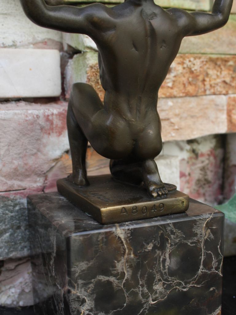 Bronzen Beeld - Geknielde Man