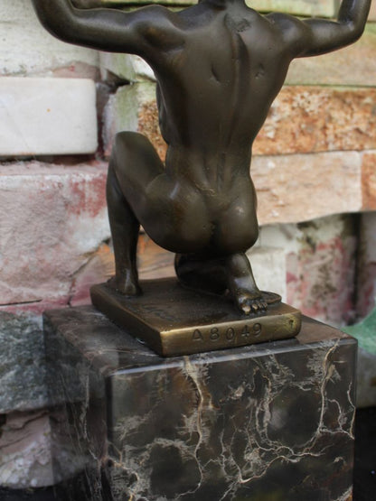 Bronzen Beeld - Geknielde Man